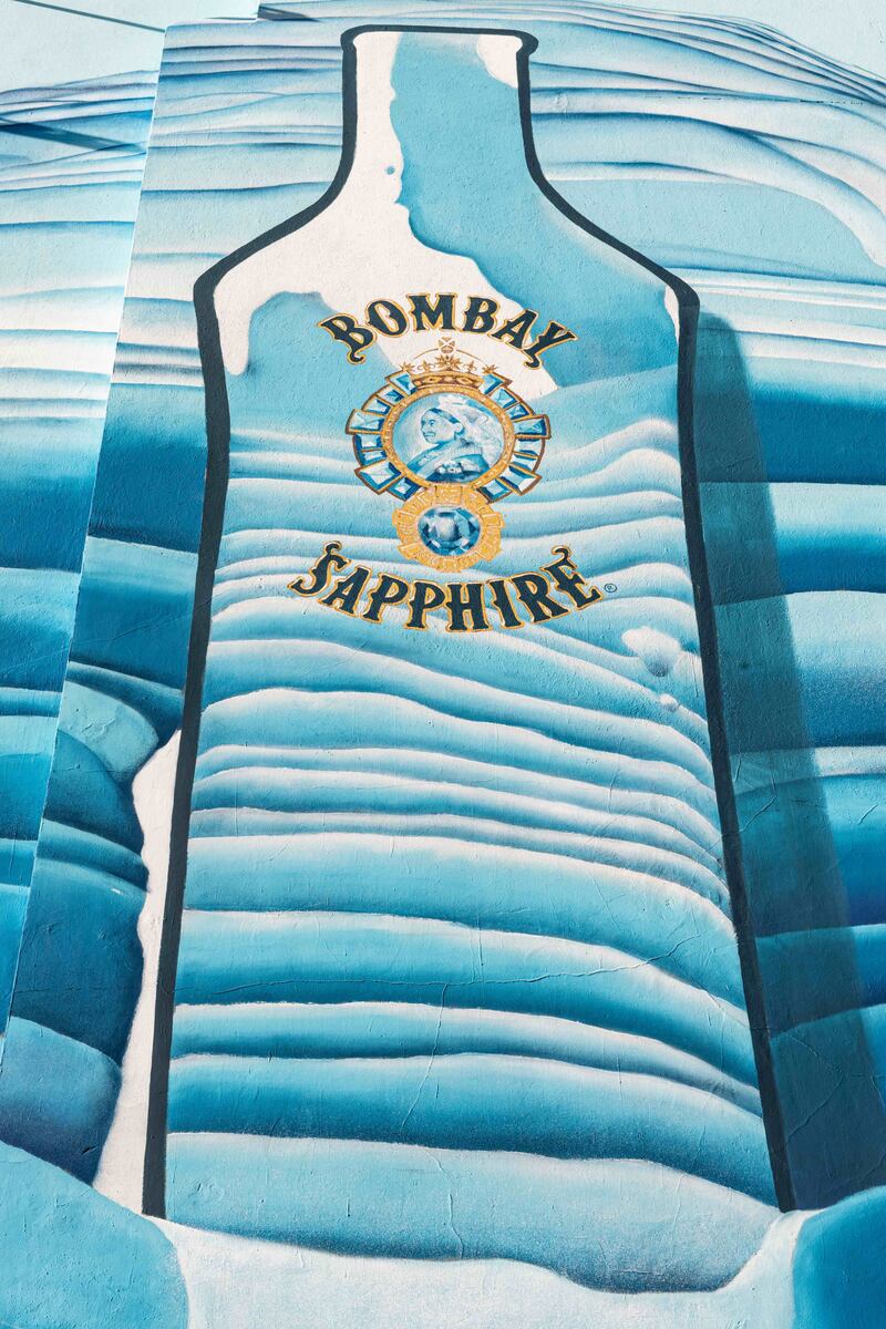 Gli street art più famosi reinterpretano il "blu" Bombay Sapphire 3