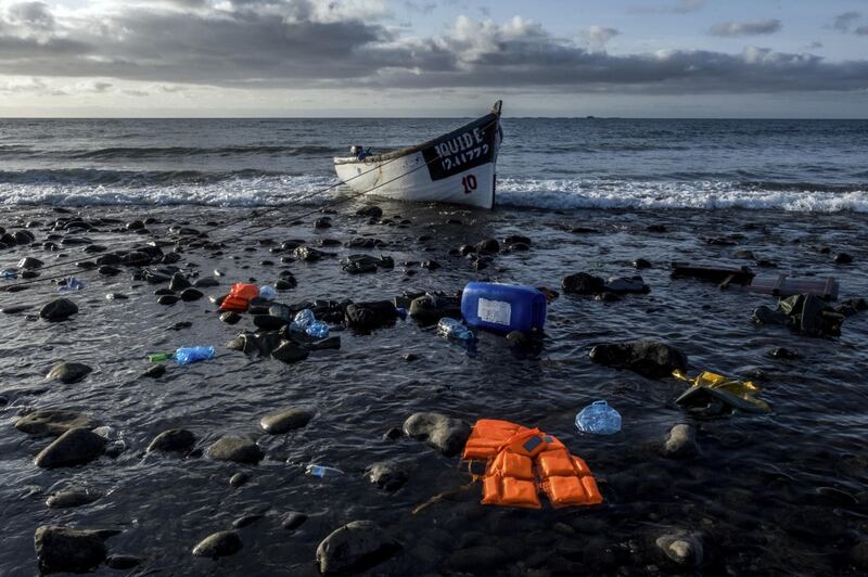 resti in mare del viaggio dei migranti