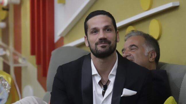"Fogli fuori, ma Luca...". La rivolta social per la bestemmia al Gf Vip