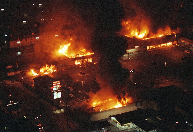 Gli incendi durante le rivolte di Los Angeles 1992