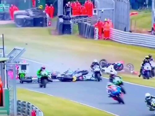 Dramma in Superbike, due morti e cinque feriti dopo maxi caduta