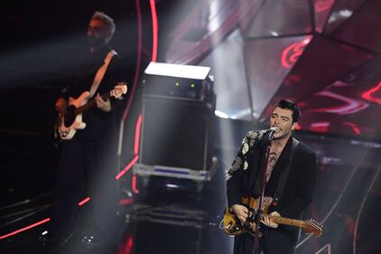 Sanremo 2024: ecco il look della finalissima del Festival dei The Kolors  1