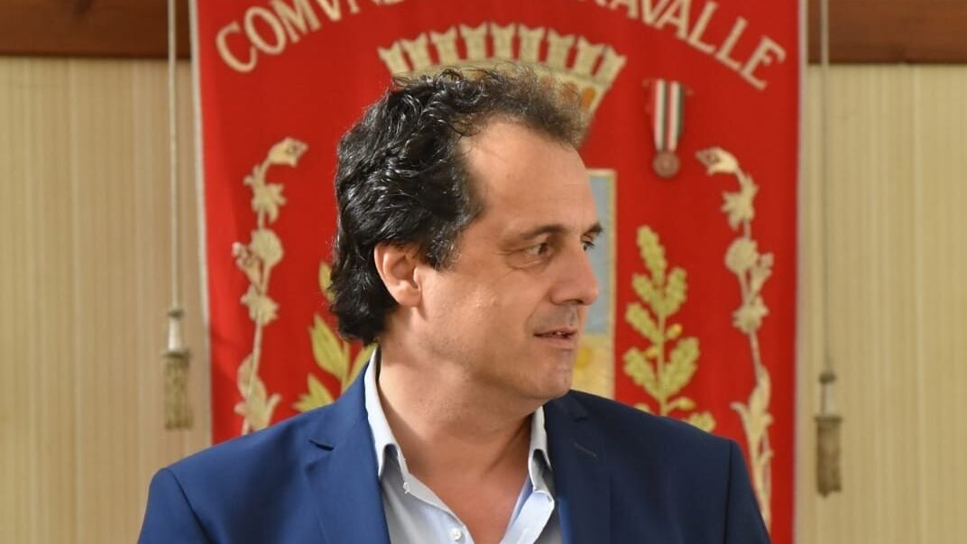 Sindaco accusato di stalking da un'impiegata. Non può entrare in Comune