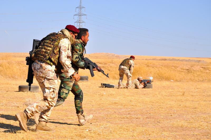 Così i parà addestrano i curdi a Erbil 12
