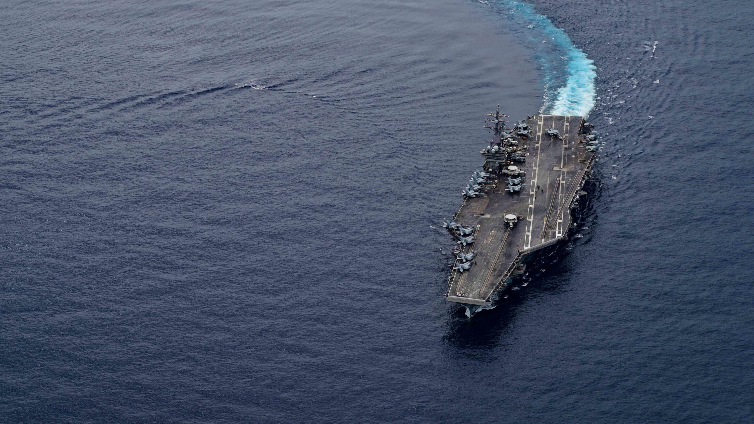 Droni e missili contro i mercantili nel Mar Rosso: è sfida tra Houthi e marina Usa