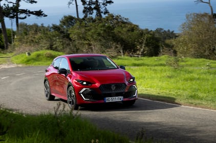 Renault Clio E-Tech: guarda tutte le foto 3