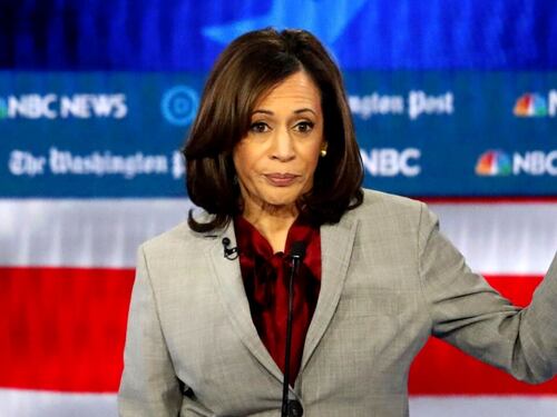 Kamala, ore decisive per il vice. E i tabloid aggrediscono il marito
