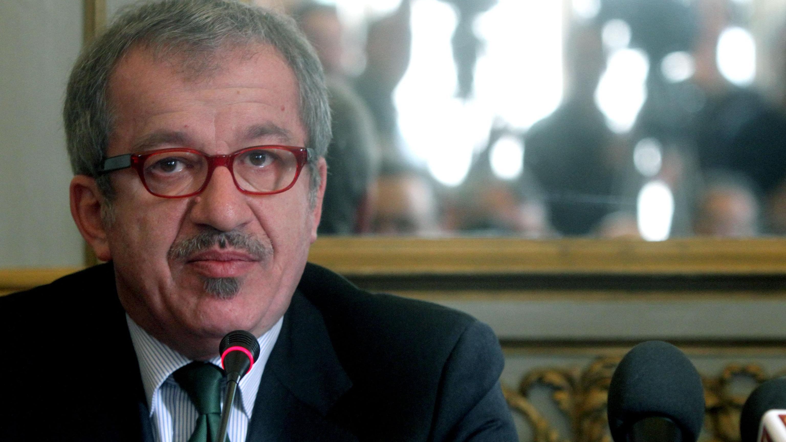 Respinte le dimissioni, Maroni resta segretario fino al 2015