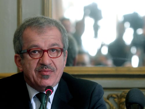 Respinte le dimissioni, Maroni resta segretario fino al 2015