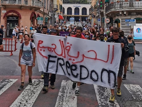 "Lasciate qui i migranti": Ventimiglia presa d'assalto