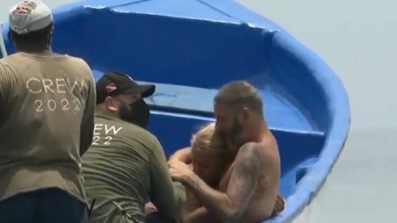 Brutto infortunio per Edoardo Tavassi all'Isola: "Piangeva, si è fatto malissimo"