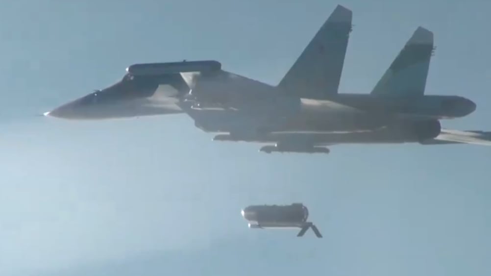 Ora Mosca fa raid anche sul territorio russo: bombe plananti sui soldati ucraini a Kursk