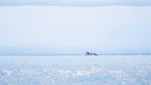La Akademik Shokalskiy bloccata tra i ghiacci 3