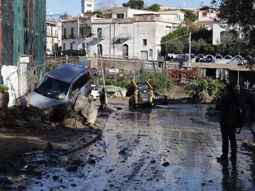 Ischia, tre filoni dell'inchiesta. Casamicciola trema ancora. Pronta l'evacuazione generale