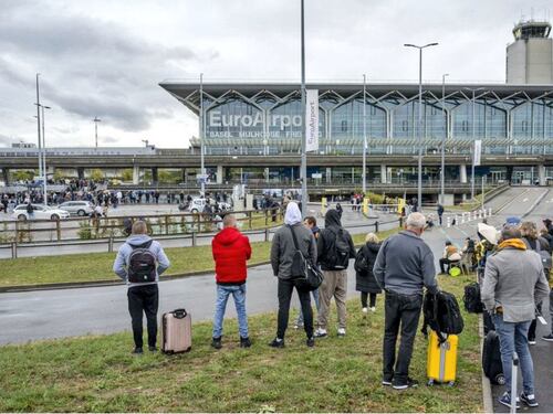 Basilea, aeroporto evacuato: allarme bomba su un volo per Parigi