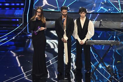 Sanremo 2024: ecco il look della terza serata del Festival dei Santi Francesi  1