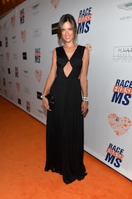 Alessandra Ambrosio, topless e cocchi 24