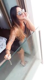 Marika Fruscio sensuale in auto 4