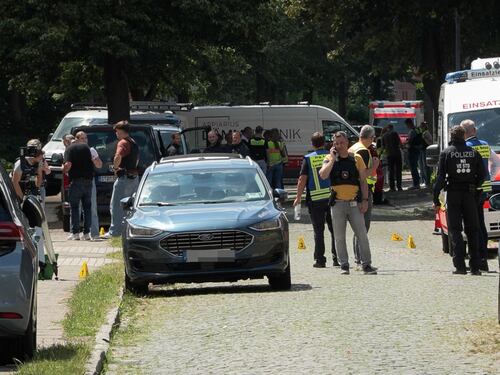 Germania, sparatoria in un centro per madri e bambini: "Almeno 6 vittime. Dietro l'attacco custodia della figlia di 3 mesi, fermato il padre"