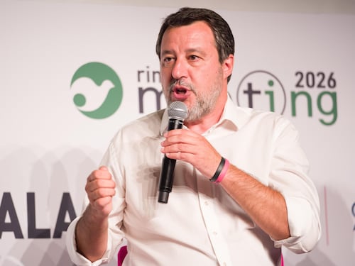 Salvini sulla manovra: “Serve scostamento per almeno 20 miliardi”. Rischio stop ai cantieri