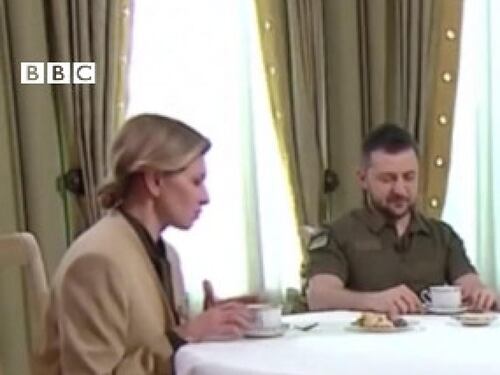 Zelensky e la first lady insieme in televisione: "Neanche la guerra può portarmi via il marito"