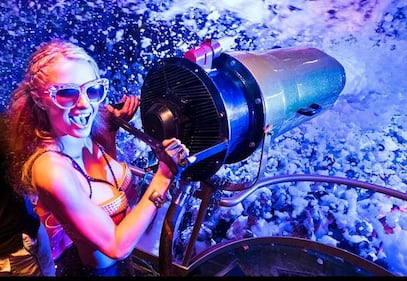 Paris Hilton su Instagram, tra Dj set e serate VIP 8