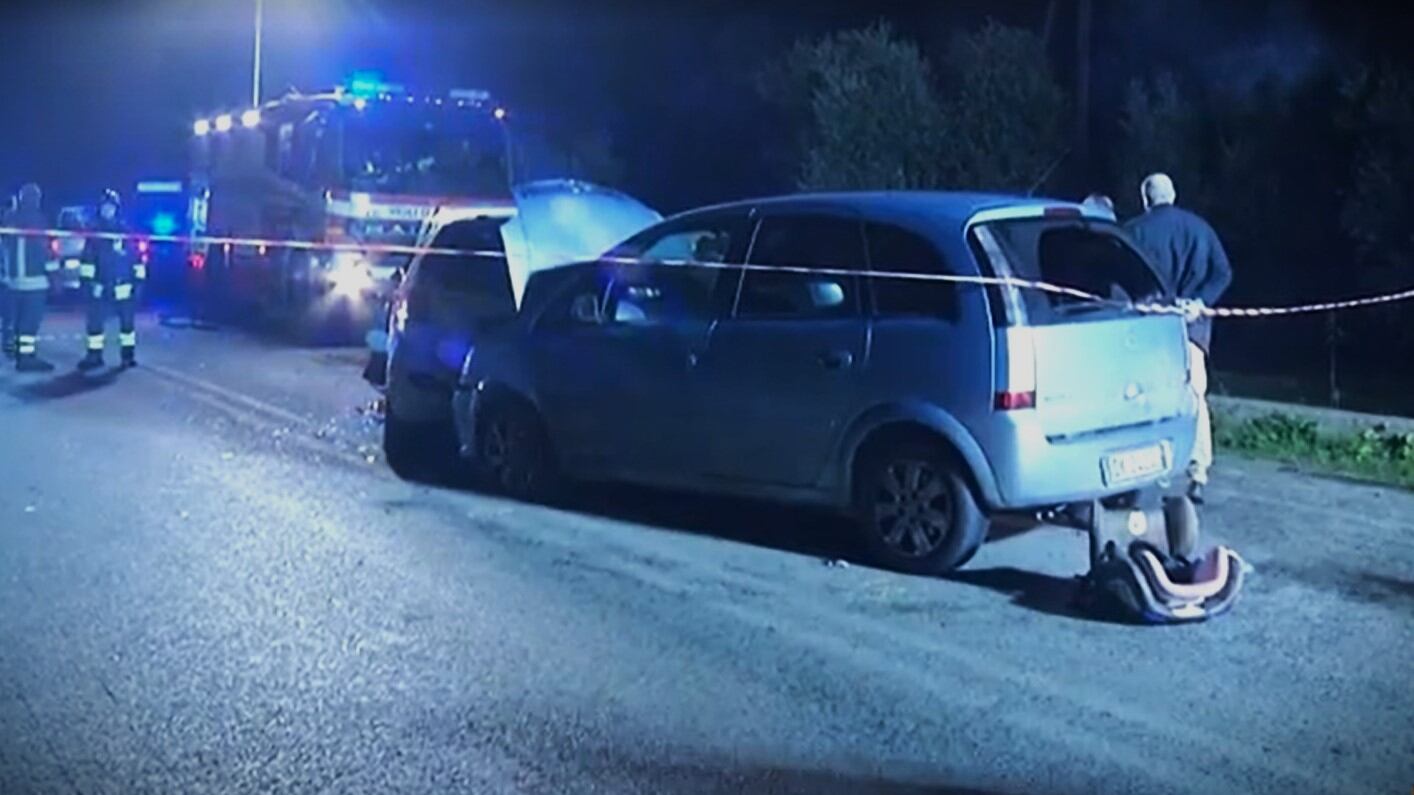 Sbanda e travolge un'auto: morto il papà, gravi la mamma e i 2 figlioletti a Corato