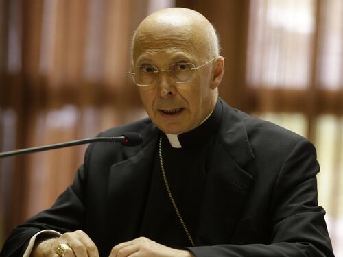 Bagnasco: "Basta litigiosità politici, fare più figli"