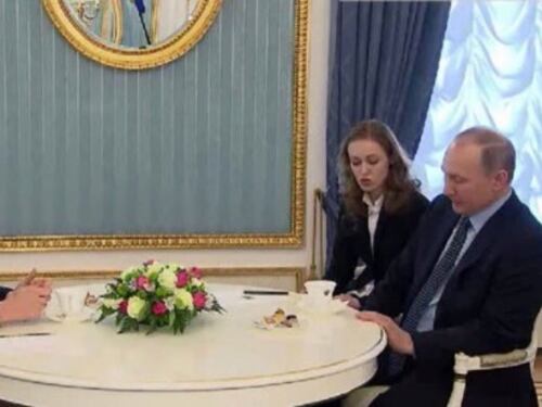 Le Pen vede Putin al Cremlino: "Da presidente riconoscerò la Crimea"