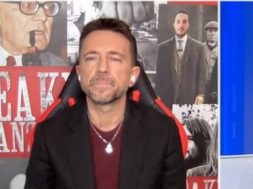 "Fa tenerezza": Scanzi difende Grillo in tv, la Gruber lo asfalta