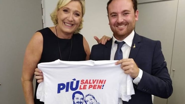 "Più Salvini e Le Pen. Per un'Europa migliore", la t-shirt che fa discutere