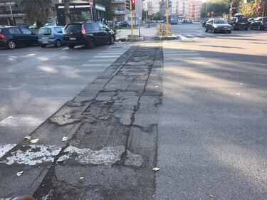 Roma, la segnaletica stradale cade a pezzi 3