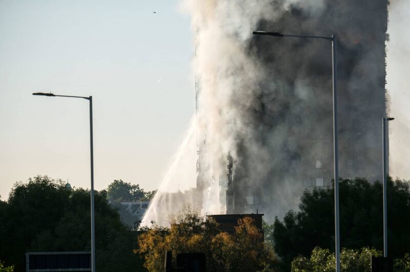 Grattacielo in fiamme a Londra 3
