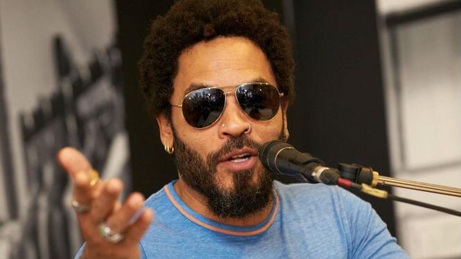 "Non sembri felice", Lenny Kravitz risponde per le rime a un fan sui social