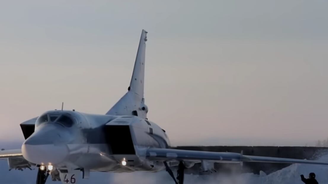 La cittadinanza italiana, il bombardiere da dirottare e il raid russo: il mistero del blitz di Kiev in Russia