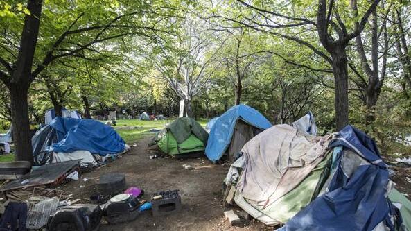 Operazione anti degrado a Firenze: sgomberato l'accampamento dei migranti
