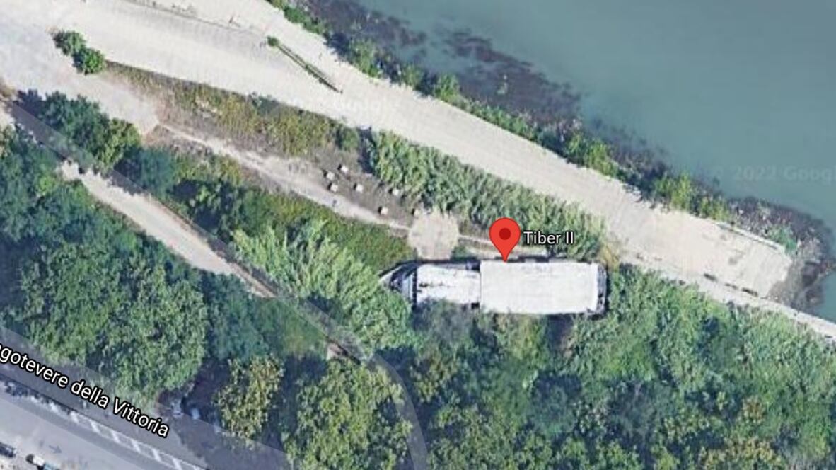 Il Titanic romano resta arenato sul Tevere. "Si vede dal satellite, Zinga che fa?"