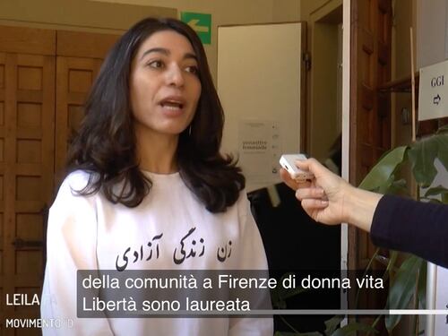 L'iraniana affronta il corteo, poi la lezione ai pacifisti: “Dove eravate quando il regime ha ucciso 40mila persone?”