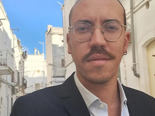 Foto di Meloni a testa in giù, si dimette il presidente del museo di Ostuni