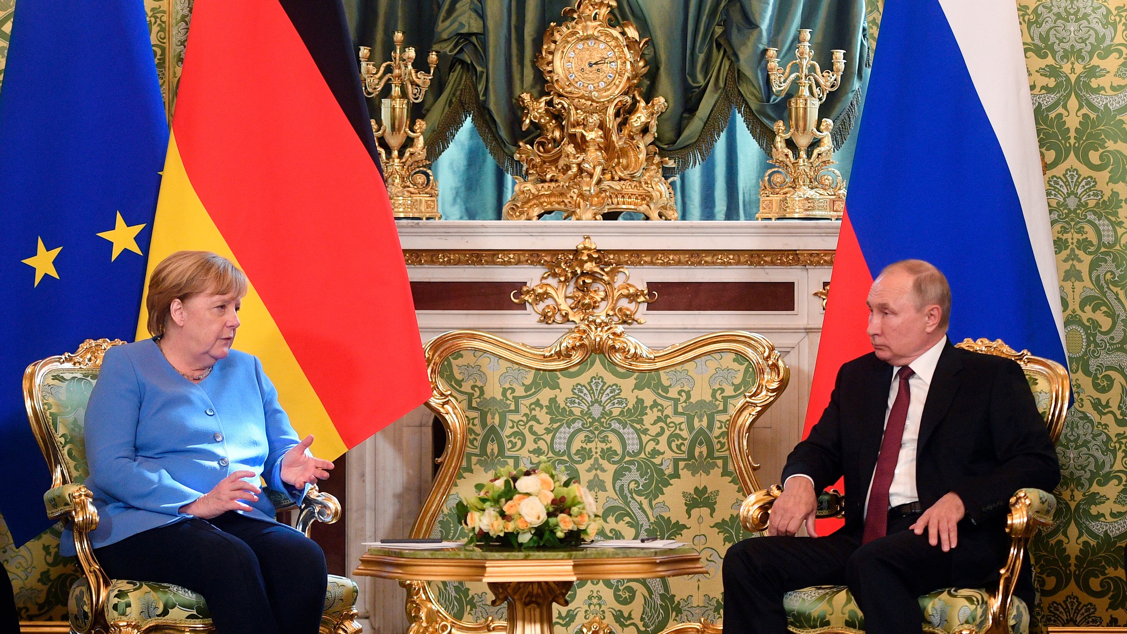 L'ultima volta di Merkel e Putin "Inevitabile parlare con Mosca"