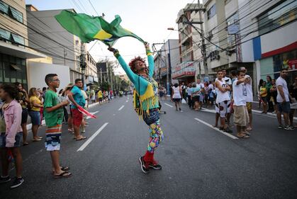 Rio, in attesa della torcia olimpica tra feste e proteste 3