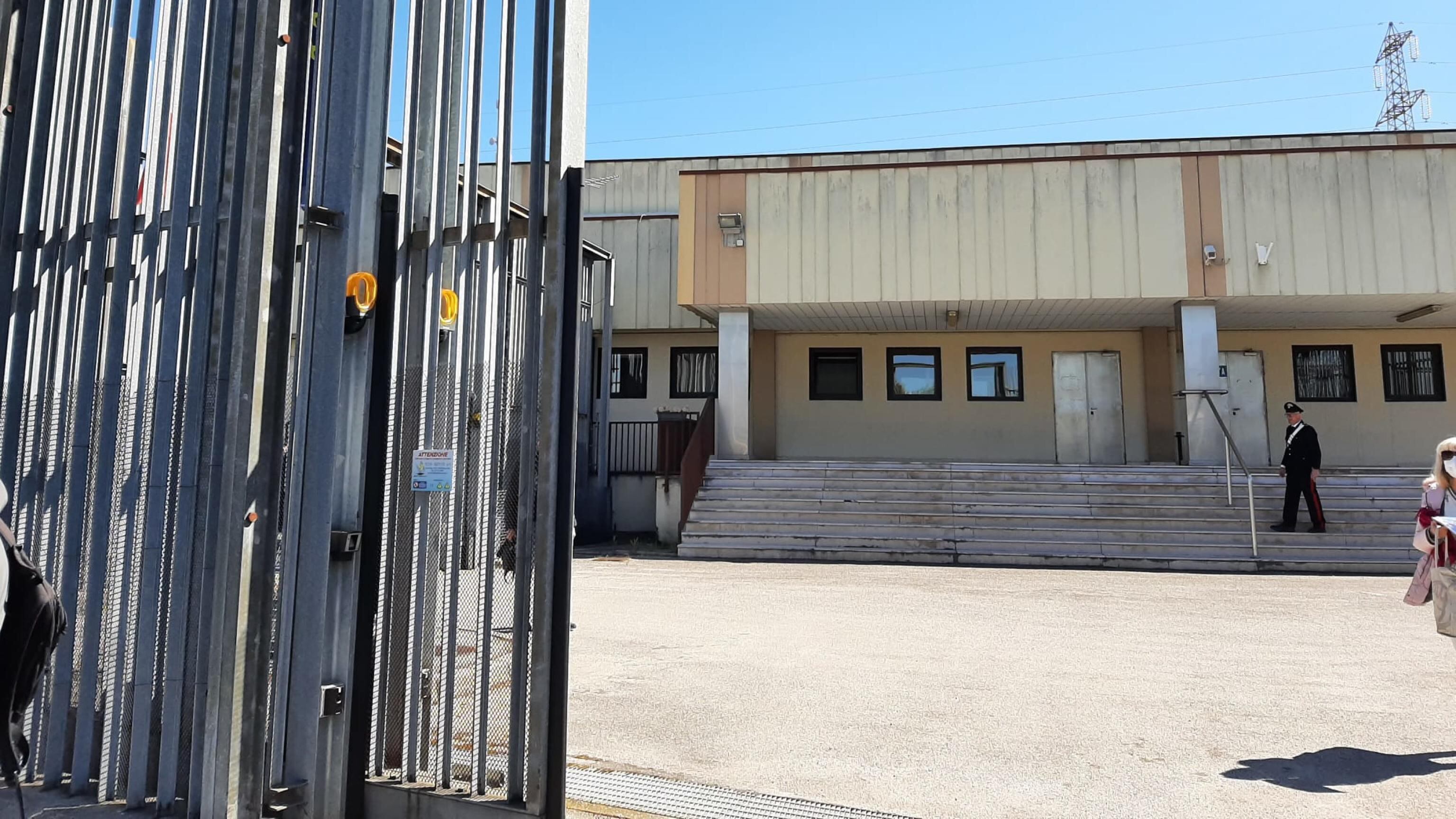 Attentato alla sede della Lega, l'appello dimezza la pena per l'anarchico Sorroche