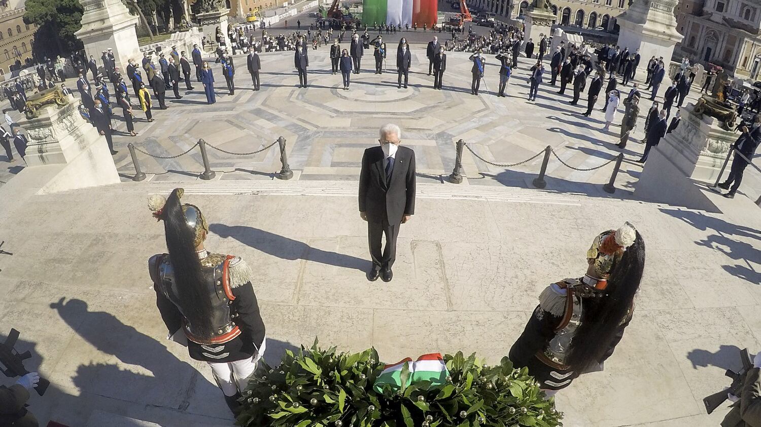 Così il Quirinale fa da scudo a Conte e Fontana