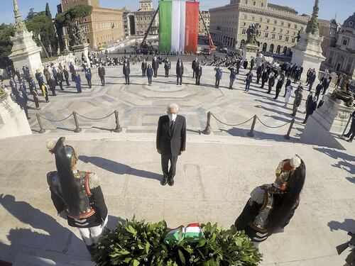 Così il Quirinale fa da scudo a Conte e Fontana