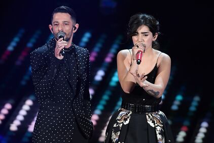 Sanremo 2017, gli outfit sexy della seconda serata 3