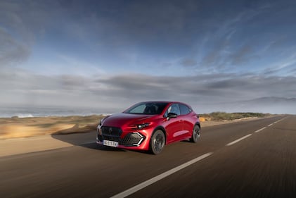 Renault Clio E-Tech: guarda tutte le foto 1