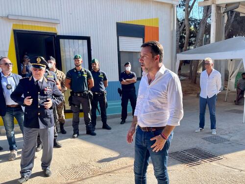 "Rifacciamo i decreti sicurezza e cambiamo il Viminale": Salvini prepara il dopo-Lamorgese