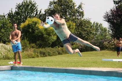 La passione per i tuffi di Uggetti (inguaiato dalle piscine) 3