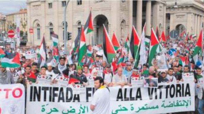 Il simbolo del Comune sull'evento anti-Israele "Sala lo ritiri e spieghi"