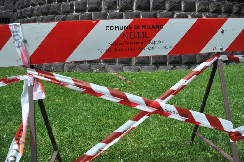 Crollano frammenti della torre: paura al Castello Sforzesco 5
